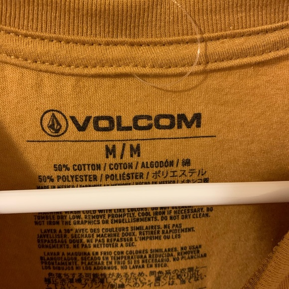 Volcom T-Shirt (NWT) - Picture 2 of 3